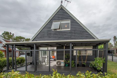 Photo of property in 13 Caspian Close, New Lynn, Auckland, 0600