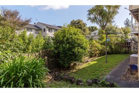 Photo of property in 2/546 Glenfield Road, Glenfield, Auckland, 0629
