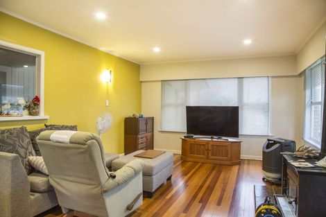 Photo of property in 19 Norcross Avenue, Henderson, Auckland, 0612