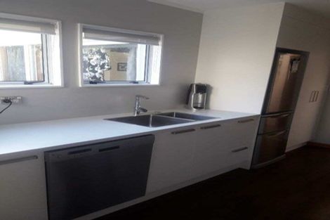 Photo of property in 1/196 Dowse Drive, Maungaraki, Lower Hutt, 5010