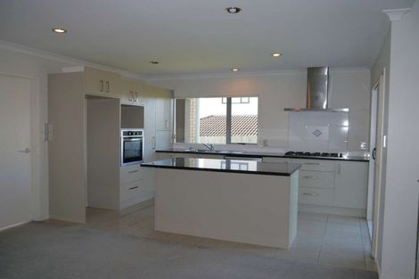 Photo of property in 4 Liscooly Place, Flat Bush, Auckland, 2019