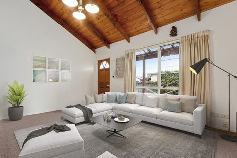 Photo of property in 17 Edgewater Drive, Pakuranga, Auckland, 2010