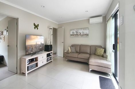 Photo of property in 13 Kirkaldy Street, Wattle Downs, Auckland, 2103