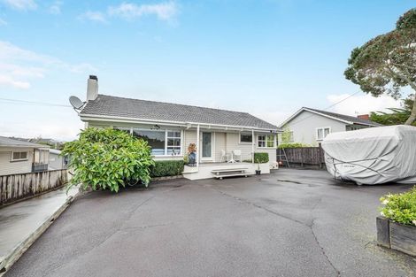 Photo of property in 1/282 East Coast Road, Forrest Hill, Auckland, 0620