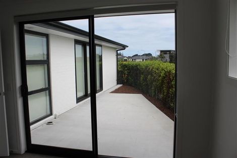 Photo of property in 4 Links Drive, Waiwhakaiho, New Plymouth, 4312