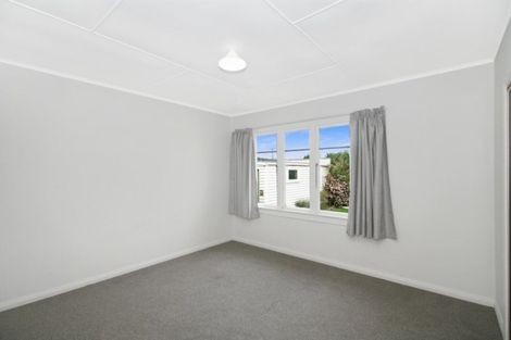 Photo of property in 34 Tarahua Road, Vogeltown, New Plymouth, 4310