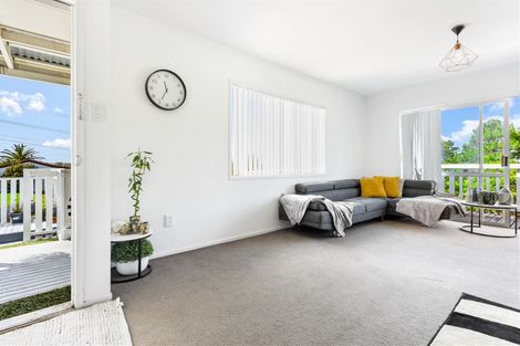 Photo of property in 1/323 Triangle Road, Massey, Auckland, 0614