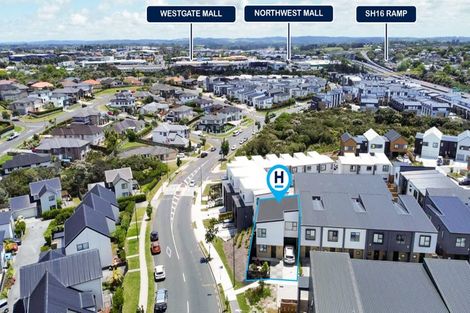 Photo of property in 22 Heketara Way, Massey, Auckland, 0614