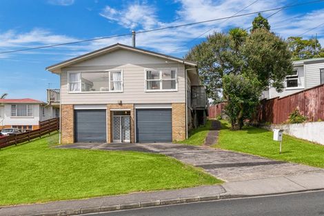 Photo of property in 17 Divich Avenue, Te Atatu South, Auckland, 0610