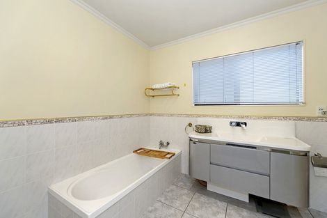 Photo of property in 21 Nielsen Gardens, Rototuna, Hamilton, 3210