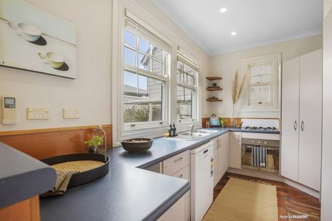 Photo of property in 15 Herald Terrace, Berhampore, Wellington, 6023