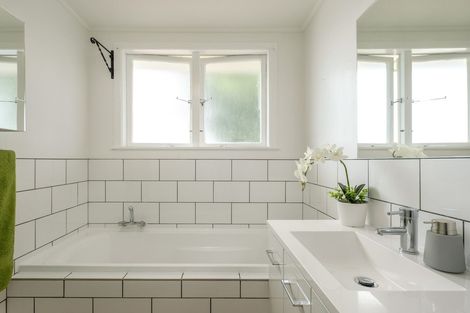 Photo of property in 2 Greenwood Street, Mangapapa, Gisborne, 4010