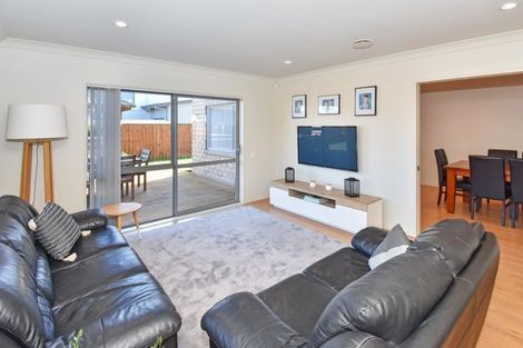 Photo of property in 8 Scotsmoor Drive, Wattle Downs, Auckland, 2103