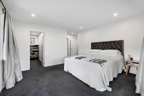 Photo of property in 23 Cedar Drive, Kelvin Heights, Queenstown, 9300
