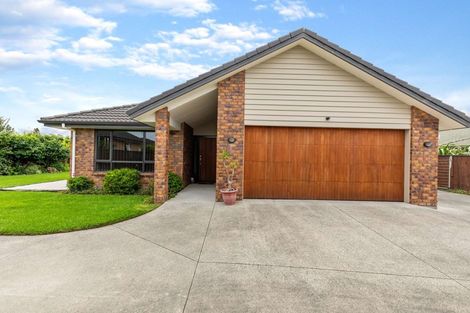 Photo of property in 13 Breaker Grove, Waiuku, 2123