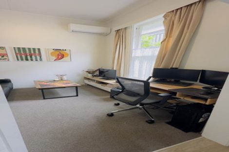 Photo of property in 1/72 Derwent Street, Island Bay, Wellington, 6023