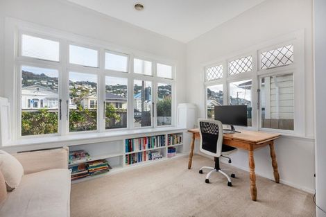 Photo of property in 137 Onepu Road, Lyall Bay, Wellington, 6022