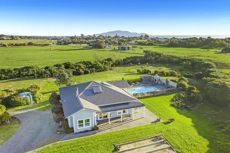 Photo of property in 47 Sandown Road, Te Horo Beach, Otaki, 5581