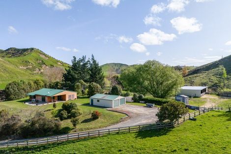 Photo of property in 222 Mackenzie Road, Kahuranaki, Havelock North, 4295