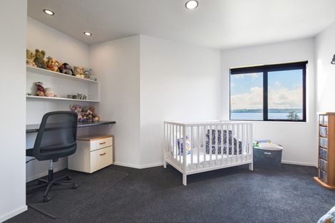 Photo of property in 4 Tupara Crescent, Kawaha Point, Rotorua, 3010