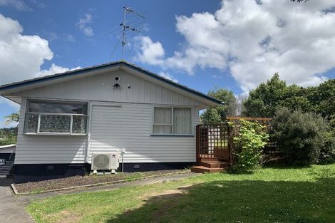 Photo of property in 90 Lantana Road, Green Bay, Auckland, 0604