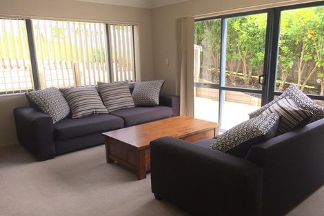 Photo of property in 1 Mana Lane, Pinehill, Auckland, 0632