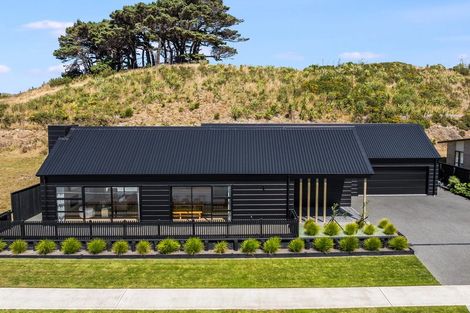 Photo of property in 75 Queen Charlotte Drive, Aotea, Porirua, 5024