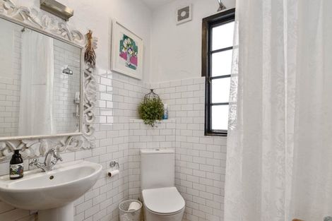 Photo of property in 1/25a Lake Road, Devonport, Auckland, 0624