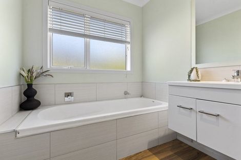 Photo of property in 4 Camellia Lane, Carterton, 5713