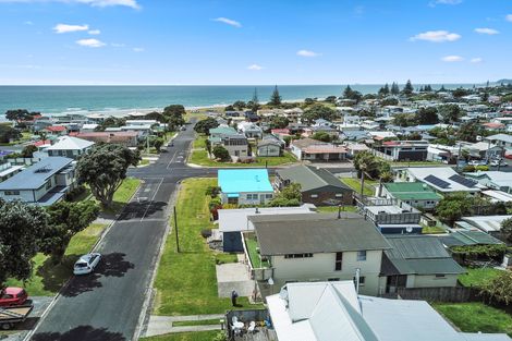 Photo of property in 27 Ocean View Road, Waihi Beach, 3611