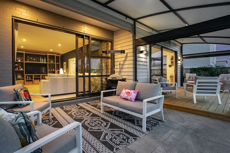 Photo of property in 21 Kukuwai Avenue, Red Beach, 0932