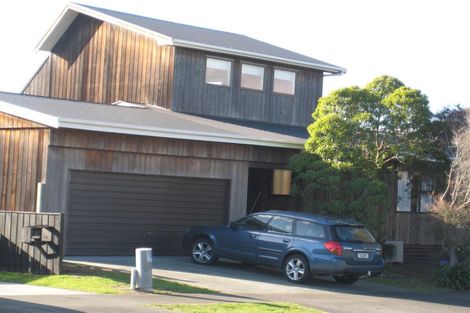 Photo of property in 26 Reeves Street, Waikanae Beach, Waikanae, 5036