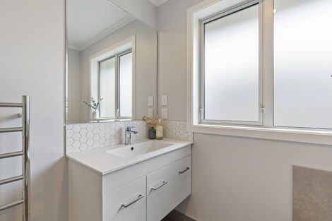 Photo of property in 1 Gibraltar Way, Fitzherbert, Palmerston North, 4410