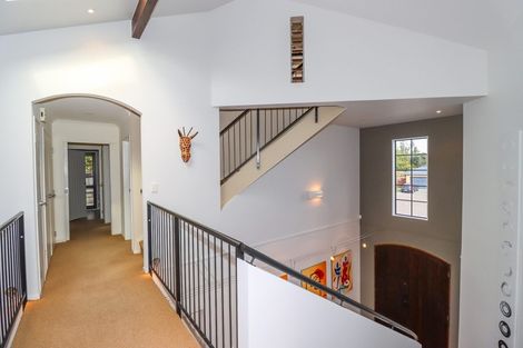 Photo of property in 16 La Lena Grove, Fitzherbert, Palmerston North, 4410