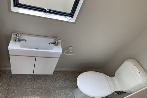 Photo of property in 82a Stewart Drive, Newlands, Wellington, 6037