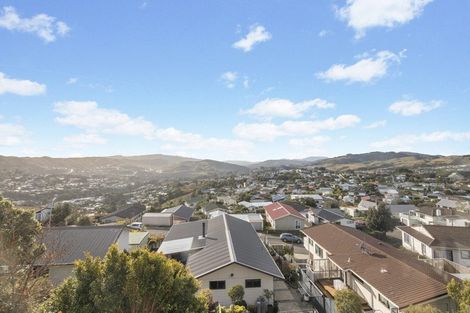 Photo of property in 63 Ruskin Road, Newlands, Wellington, 6037