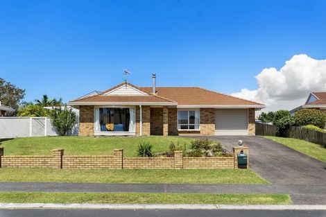 Photo of property in 196 Lakeside Drive, Orewa, 0931