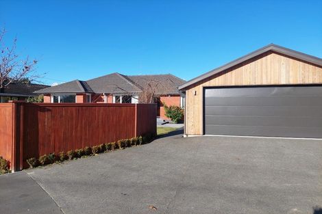 Photo of property in 27 Beatrice Place, Avonhead, Christchurch, 8042
