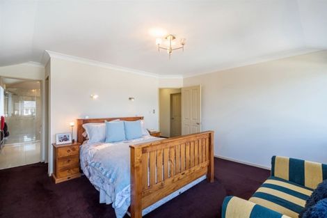 Photo of property in 34a Seaview Road, Castor Bay, Auckland, 0620