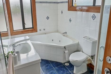 Photo of property in 1 Bunker Way, Strathmore Park, Wellington, 6022