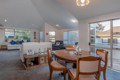 Photo of property in 9a Orchard Road, Browns Bay, Auckland, 0630