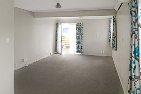 Photo of property in 39 Thurleigh Grove, Karori, Wellington, 6012