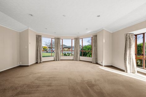 Photo of property in 16 Knightsbridge Place, Taradale, Napier, 4112