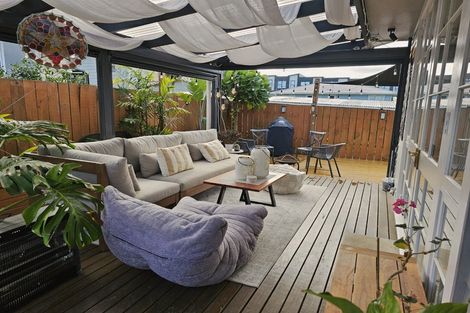 Photo of property in 3/93 Hobsonville Road, West Harbour, Auckland, 0618