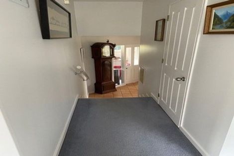 Photo of property in 20 Landsdowne Terrace, Karori, Wellington, 6012