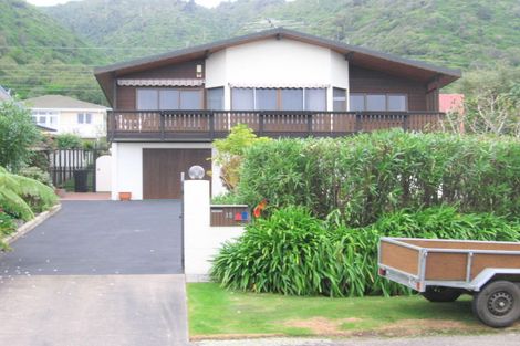 Photo of property in 15 Kotare Street, Waikanae, 5036