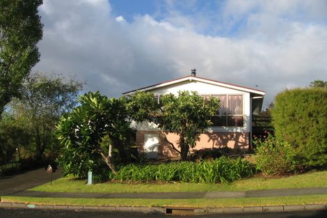 Photo of property in 2 Ensign Place, Hillcrest, Auckland, 0627
