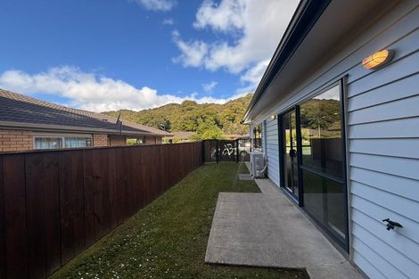 Photo of property in 26 Aragon Grove, Kingsley Heights, Upper Hutt, 5018