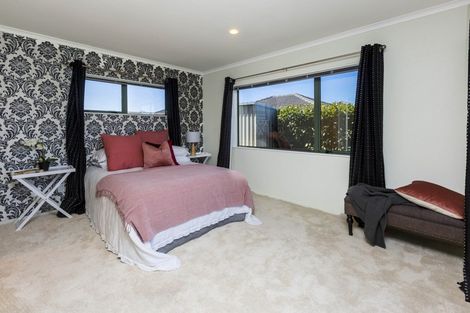 Photo of property in 12 Percy Kinsman Crescent, Riverstone Terraces, Upper Hutt, 5018
