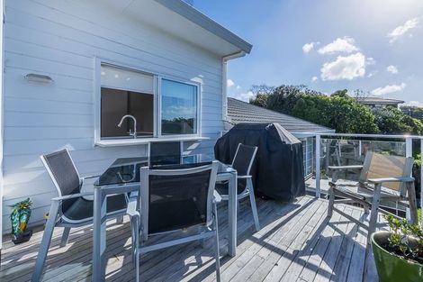 Photo of property in 5 Cherub Place, West Harbour, Auckland, 0618